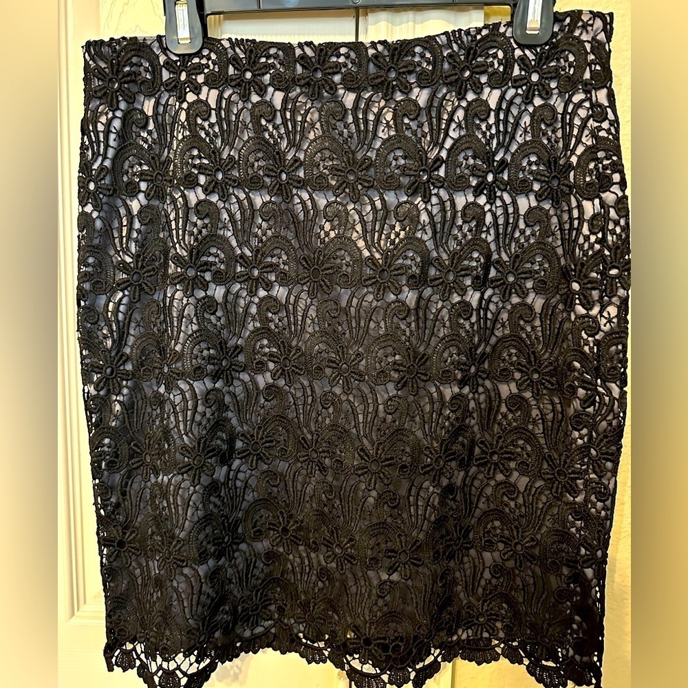 Ann Taylor Satin Lined Black Lace Skirt - Excellent Condition. Size 10p